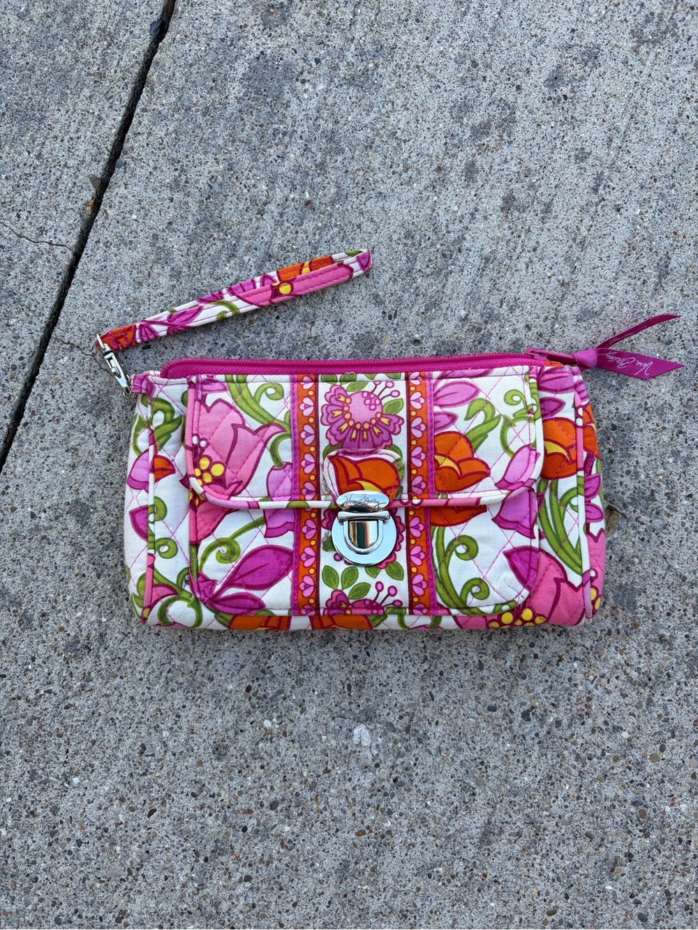 Vera Bradley Pink zippered turn lock wallet clutch quilted